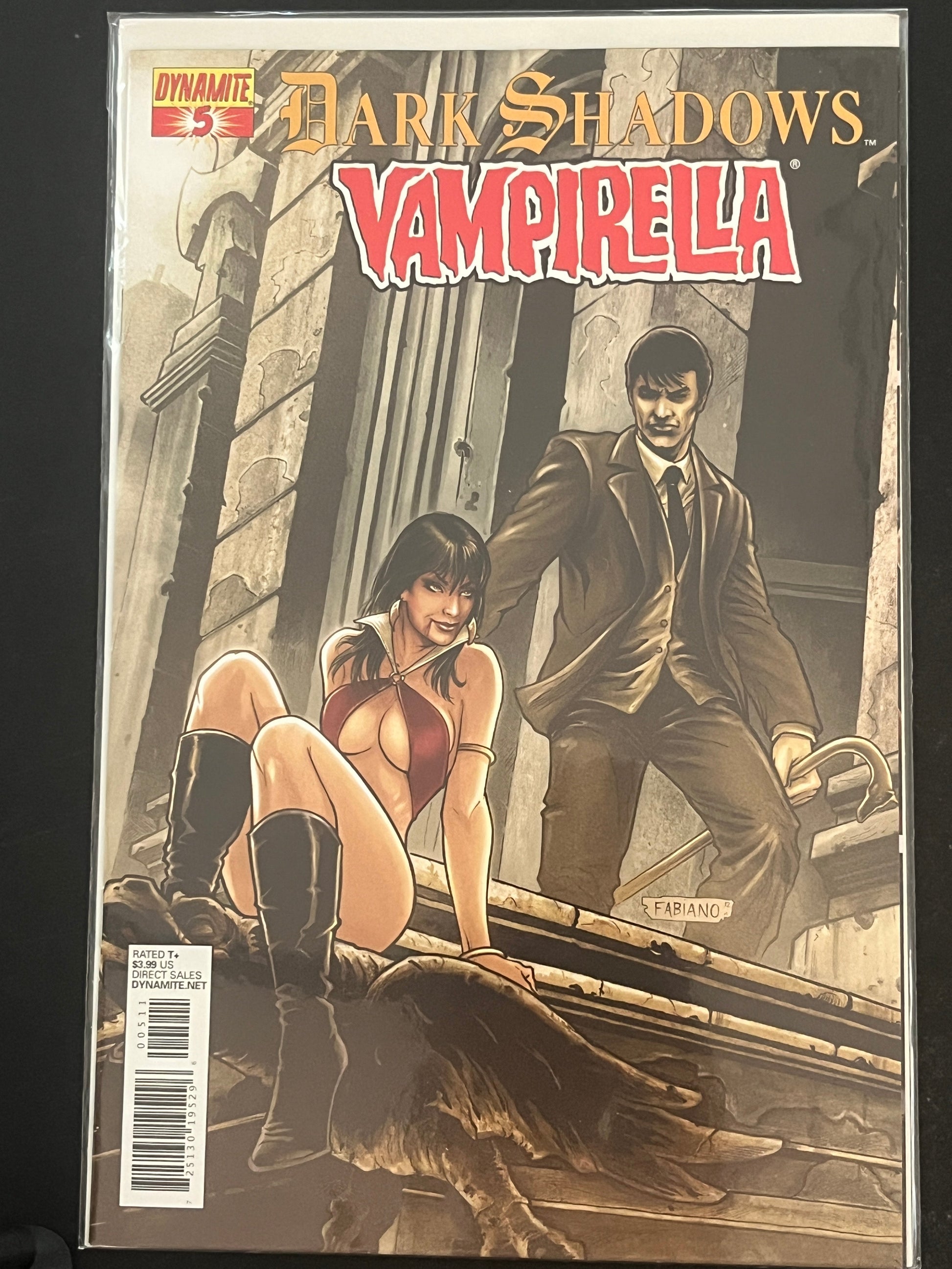 Dark Shadows Vampirella 5 High Grade